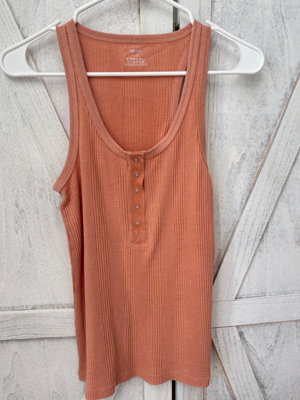 Aerie Ribbed Scoop Neck Tank Top Women’s Size Small Button Detail Peach NWOT